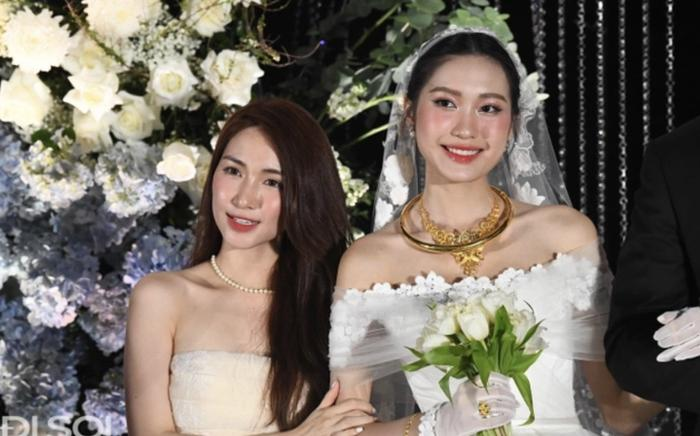 Hòa Minzy tiết lộ mang ơn Đoàn Văn Hậu cả đời, ghi điểm nhờ hành động tinh tế với cô dâu Doãn Hải My - Ảnh 1 Hòa Minzy tiết lộ mang ơn Đoàn Văn Hậu cả đời, ghi điểm nhờ hành động tinh tế với cô dâu Doãn Hải My - Ảnh 1