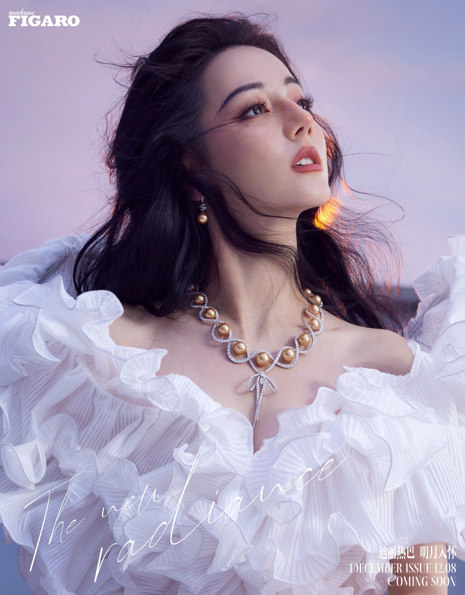 Địch Lệ Nhiệt Ba hóa nữ thần trên trang bìa tạp chí MADAME FIGARO số cuối năm. Nữ diễn viên cũng thành công mở khóa bộ Haute Couture mới đến từ BST Thu Đông năm 2023 của thương hiệu Juana Martin.