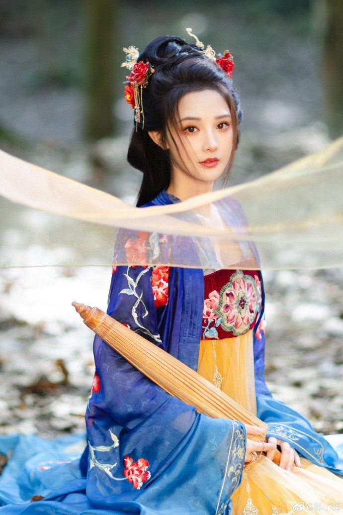 Bộ ảnh cổ trang phong cách thời Đường cực xinh đẹp mừng tuổi mới của Bành Tiểu Nhiễm