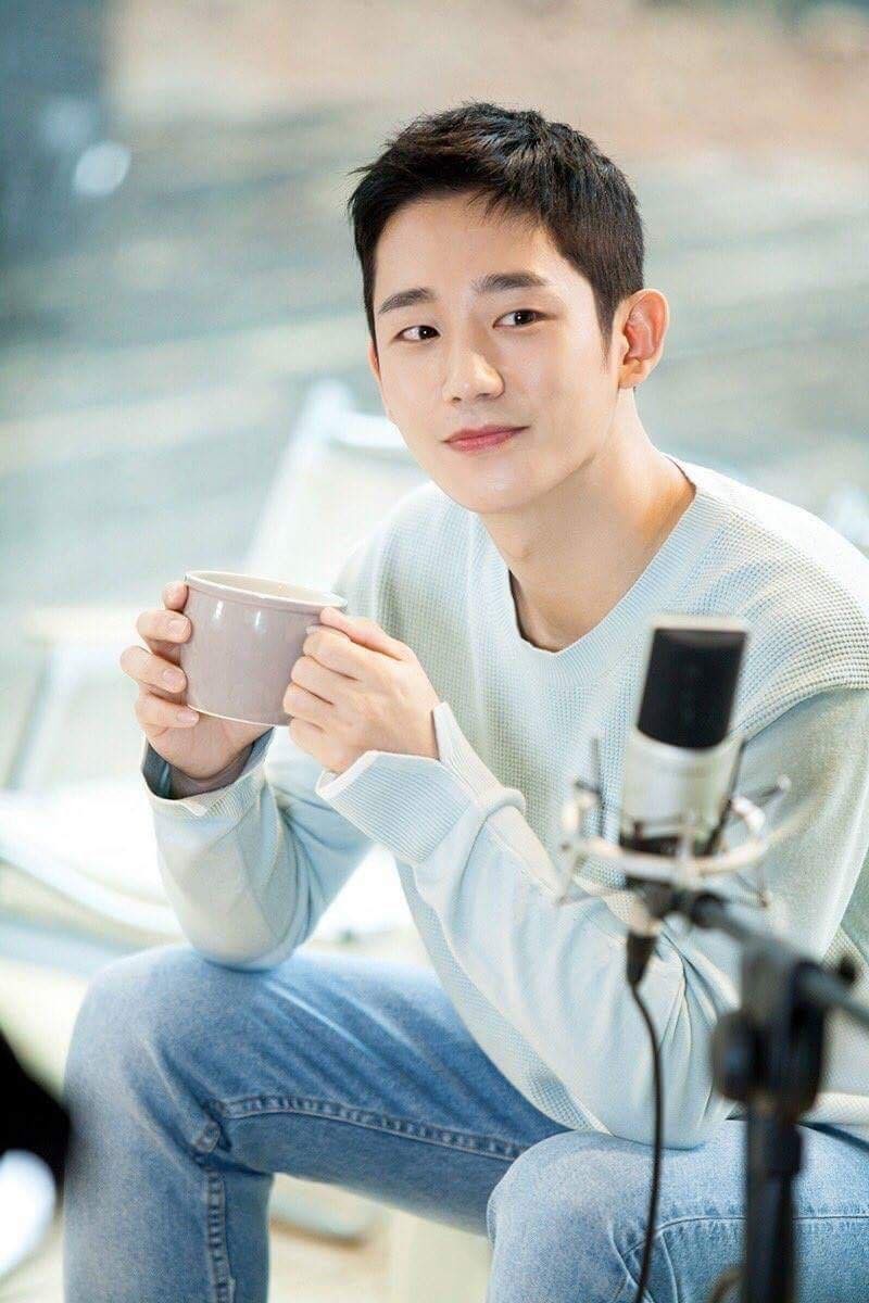 Jung Hae In bị tố là khách quen của hộp đêm dính líu đến scandal ma túy của G-Dragon và Lee Sun Kyun - Ảnh 1 Jung Hae In bị tố là khách quen của hộp đêm dính líu đến scandal ma túy của G-Dragon và Lee Sun Kyun - Ảnh 1