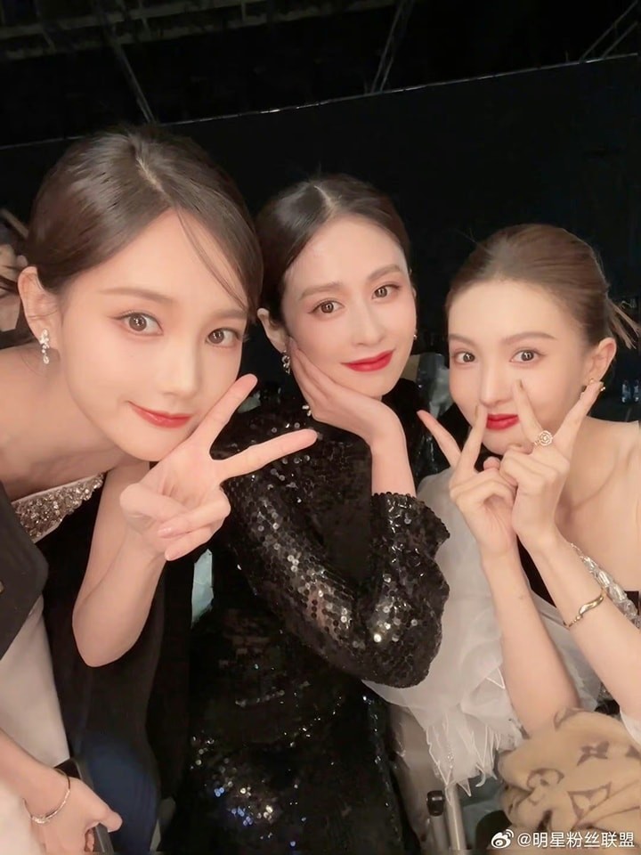 Lý Nhất Đồng, Dĩnh Nhi, Kim Thần chung khung hình.