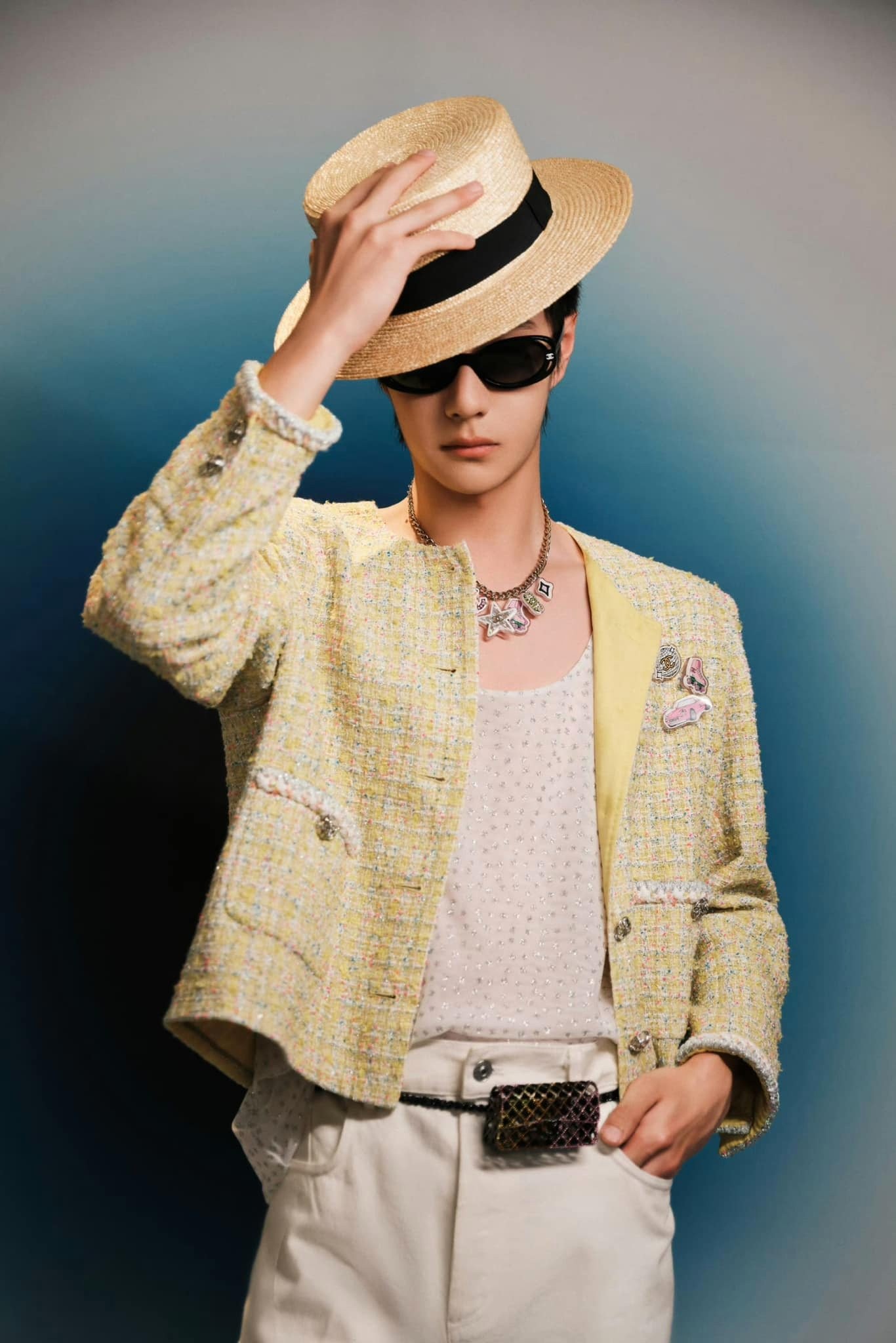 Vương Nhất Bác mặc trang phục thuộc BST Đầu Xuân 2024 của Chanel tham gia Thịnh điển GQ hôm nay