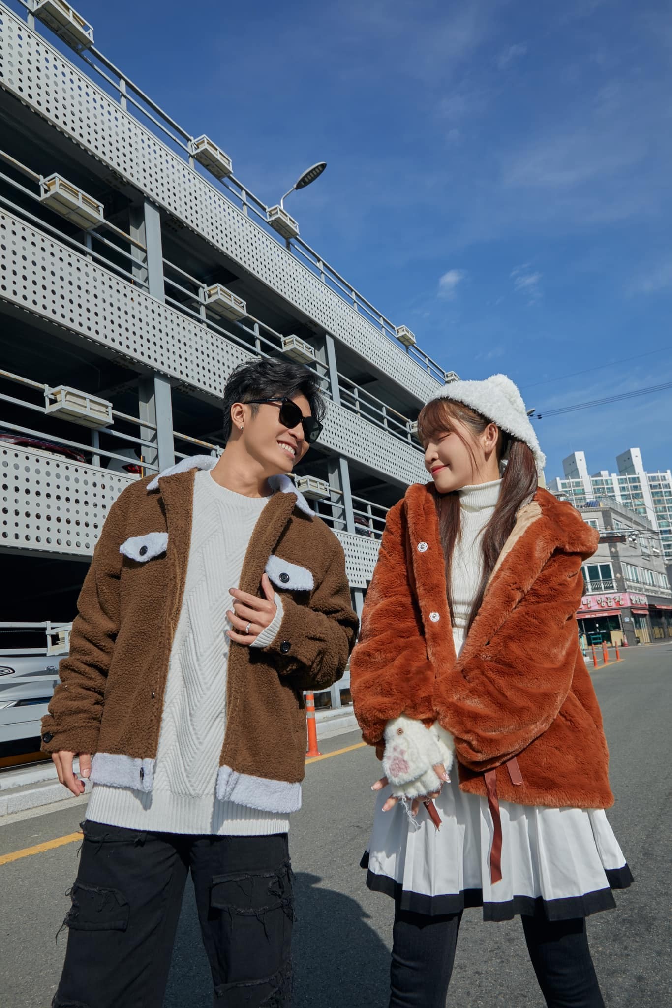 Visual trẻ trung, hack tuổi của Puka khi đứng cạnh Gin Tuấn Kiệt khiến dân tình xuýt xoa.