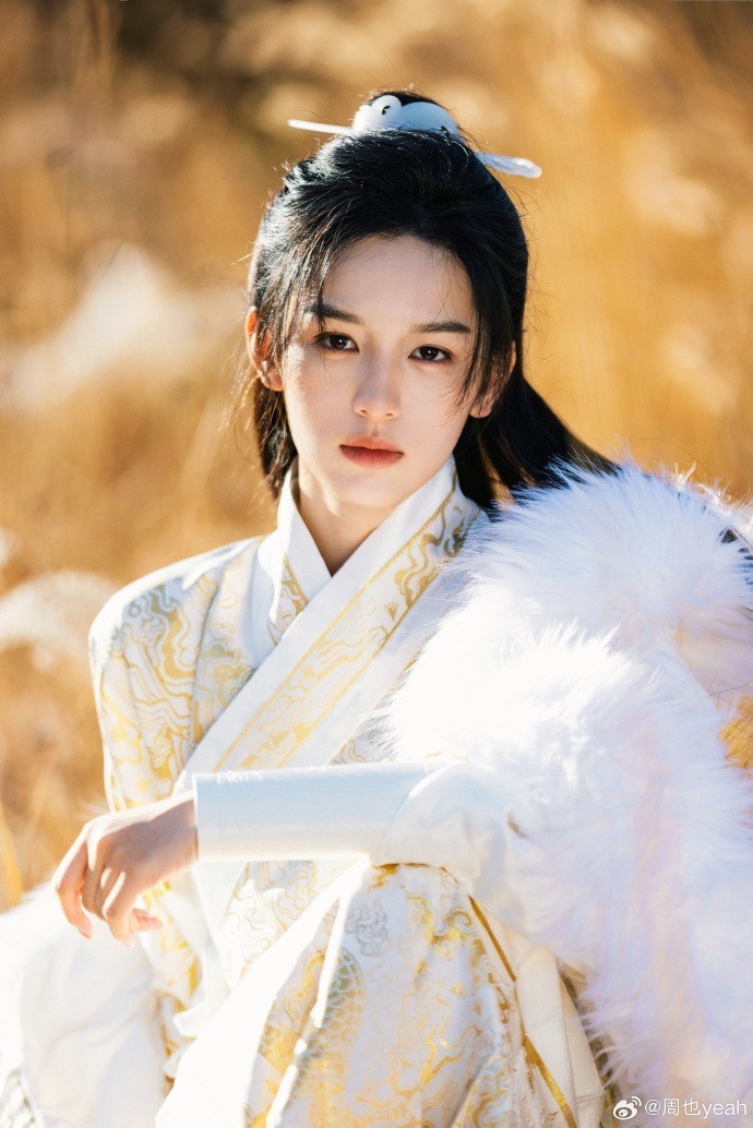 Tạo hình cổ trang giả nam của Châu Dã gây sốt khắp cõi mạng vì quá 'soái'