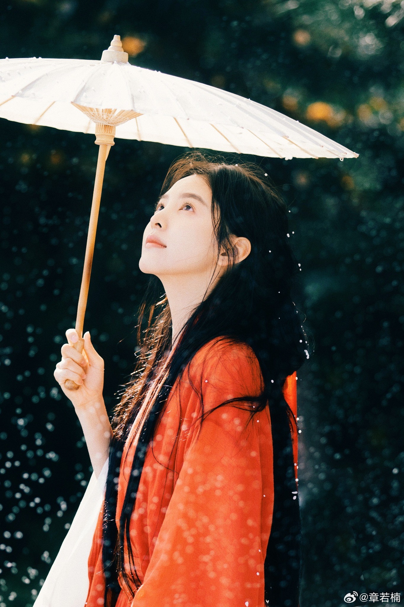 Chương Nhược Nam chia sẻ bộ ảnh mới mừng ngày sinh nhật đầy thanh thuần. Được biết nữ diễn viên tự tay trang điểm và nhờ một người bạn chụp chỉ trong... 10 phút.