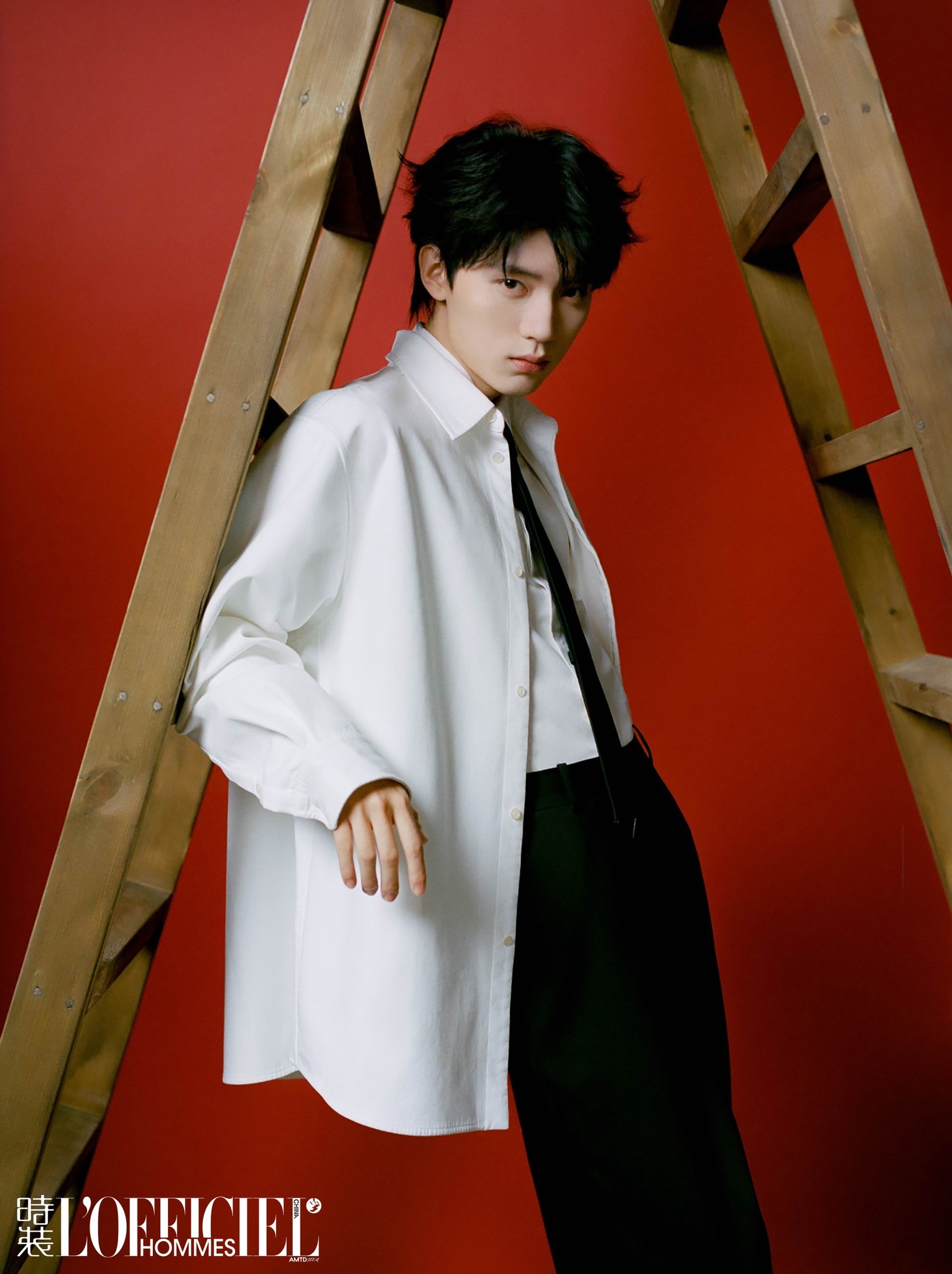 Tạp chí L'Officiel Hommes nhá hàng nhân vật trang bìa số tháng 12: Chu Dực Nhiên.