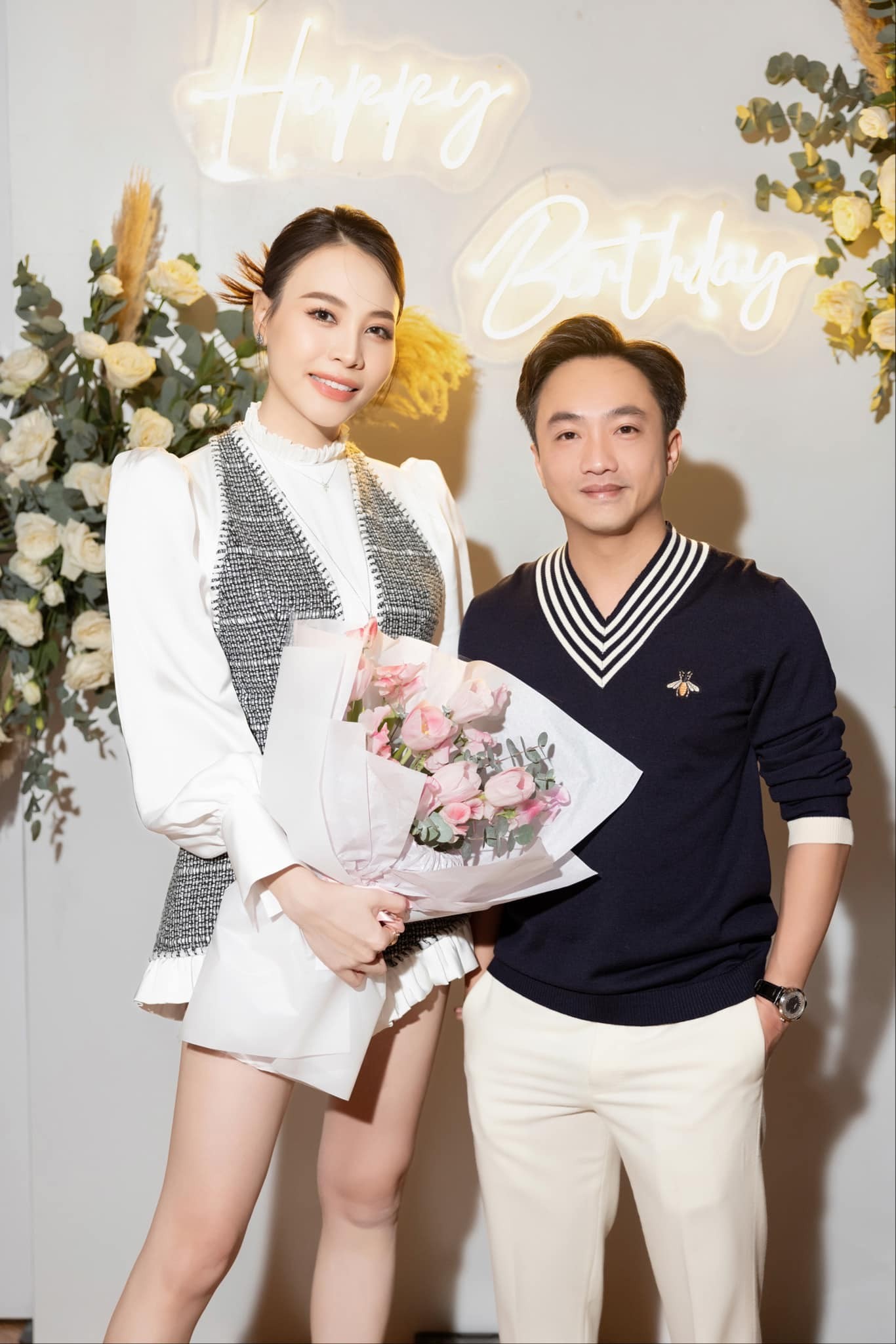 Đàm Thu Trang 'flex' bộ ảnh Giáng sinh đậm 'mùi tiền' của hai nhóc tỳ - Ảnh 3