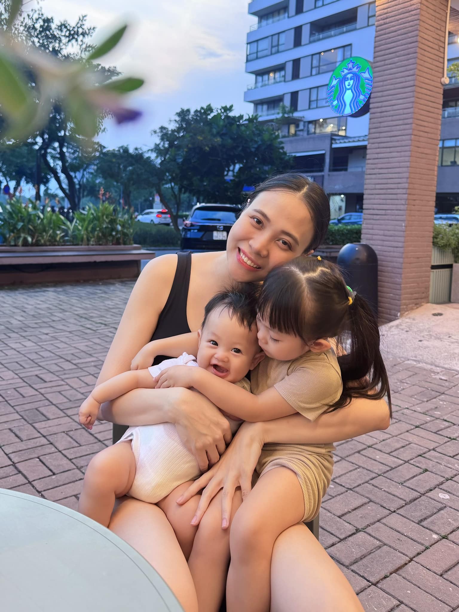 Đàm Thu Trang 'flex' bộ ảnh Giáng sinh đậm 'mùi tiền' của hai nhóc tỳ - Ảnh 4