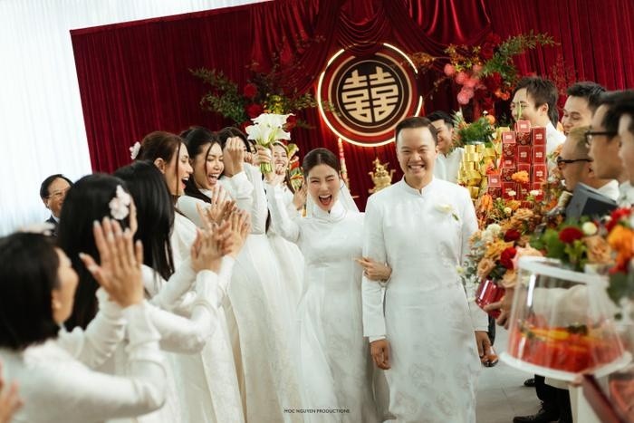 Võ Hoàng Yến - Minh Tú đều bắt hoa cưới của Diễm My 9X, dân tình rần rần chờ tin vui - Ảnh 1 Võ Hoàng Yến - Minh Tú đều bắt hoa cưới của Diễm My 9X, dân tình rần rần chờ tin vui - Ảnh 1