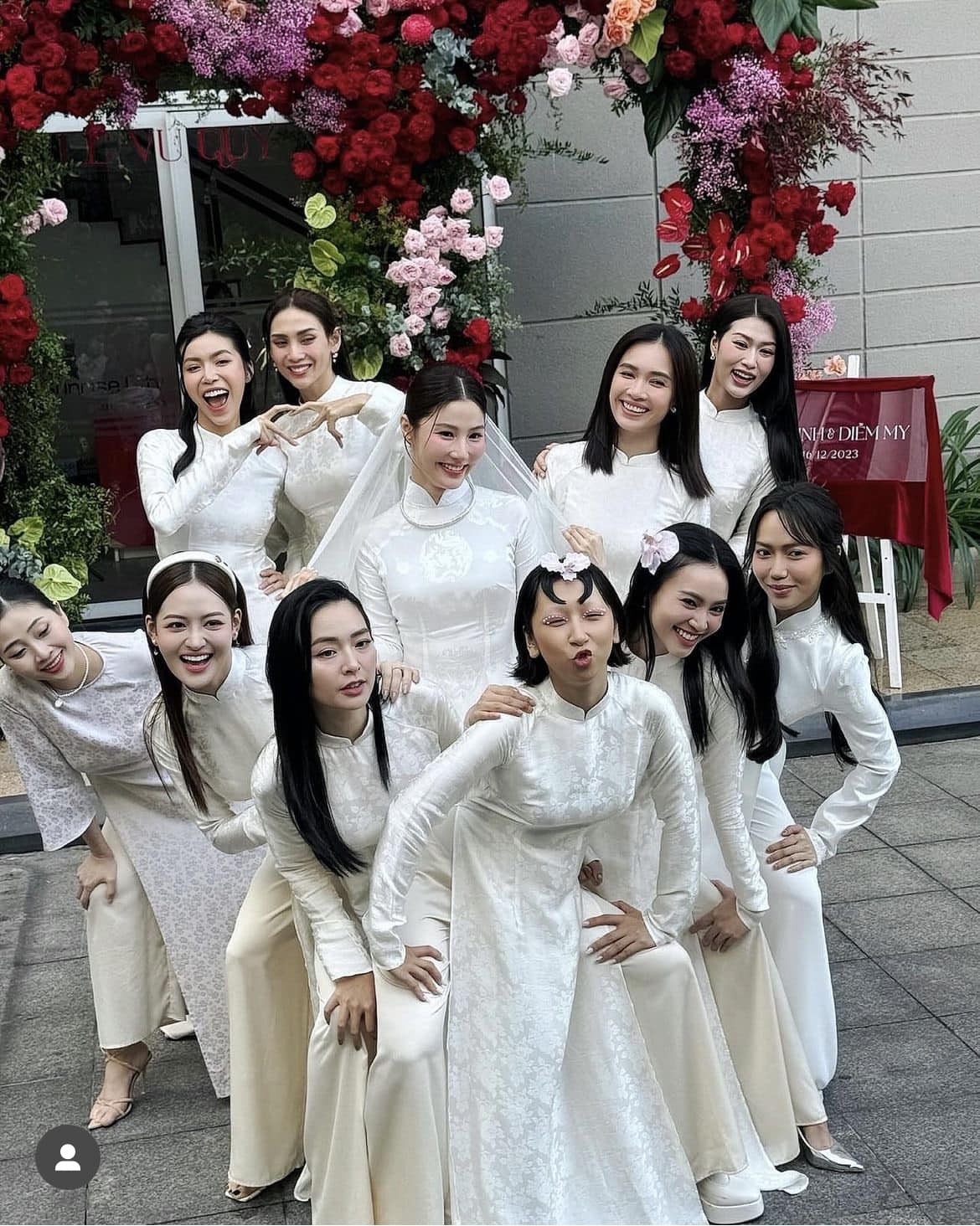 Lễ ăn hỏi Diễm My 9X: Cô dâu khoe visual xinh đẹp, dàn phù dâu toàn mỹ nhân Vbiz tụ hội - Ảnh 5