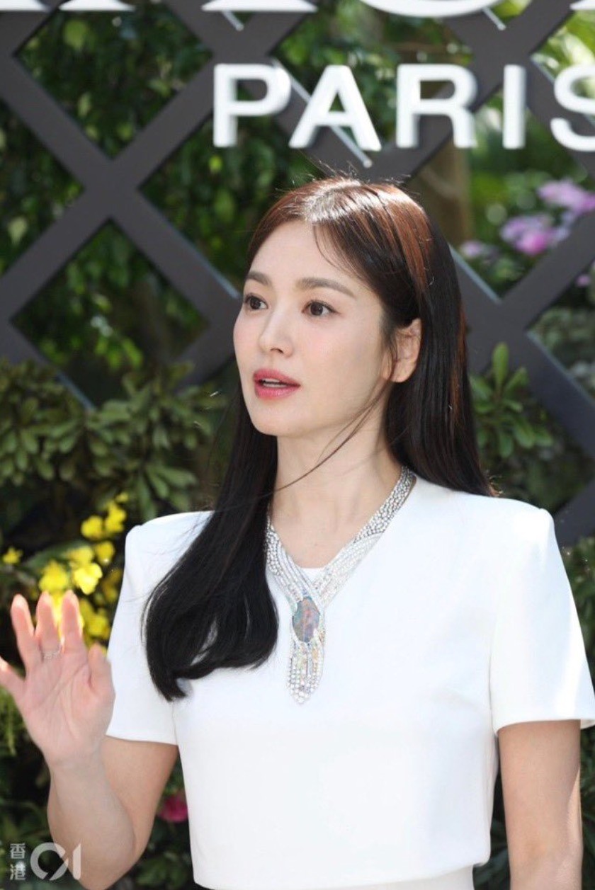 Song Hye Kyo khoe góc nghiêng thần thánh, dân tình phát sốt vì nhan sắc ngày càng lên hương - Ảnh 2