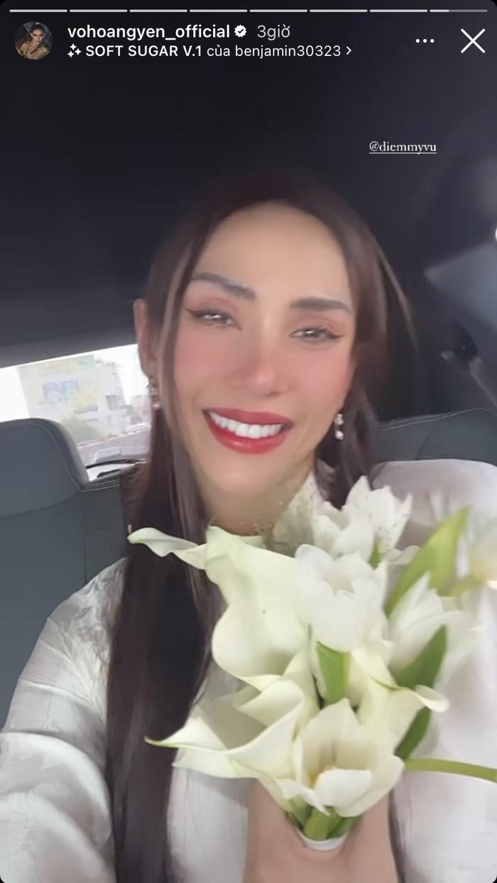 Võ Hoàng Yến chính là người thành công lấy được hoa cưới của Diễm My 9x. Người đẹp vui vẻ chia sẻ: 'Lấy vía tiến cung dâu chính' Võ Hoàng Yến chính là người thành công lấy được hoa cưới của Diễm My 9x. Người đẹp vui vẻ chia sẻ: 'Lấy vía tiến cung dâu chính'