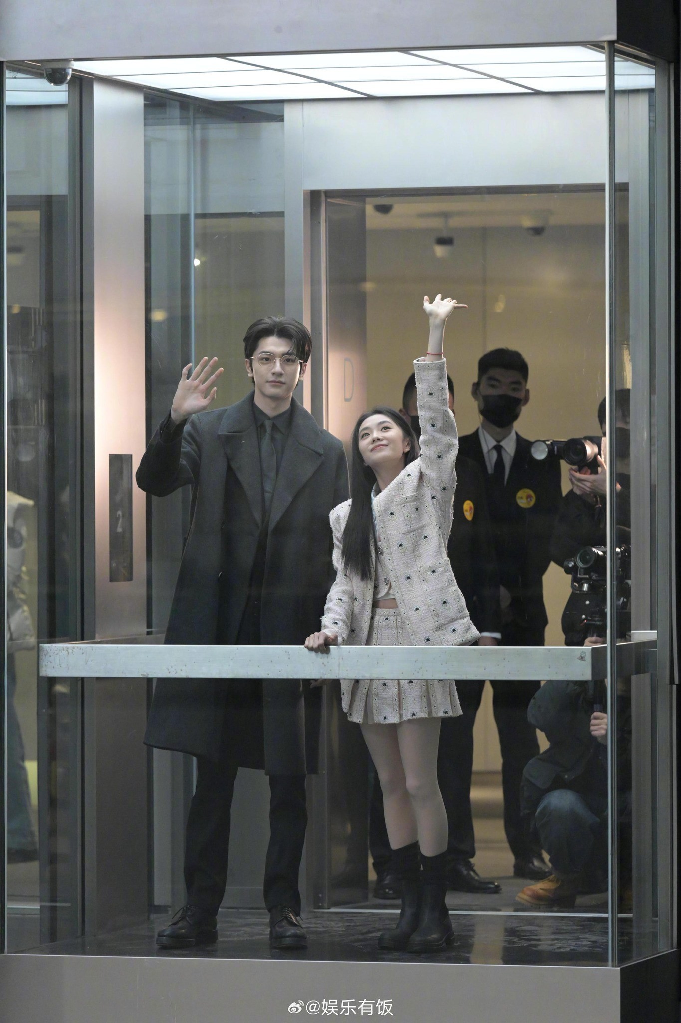 Lưu Hạo Tồn và Lâm Nhất tới trụ sở Sina tuyên truyền cho 'Chệch Quỹ Đạo'.