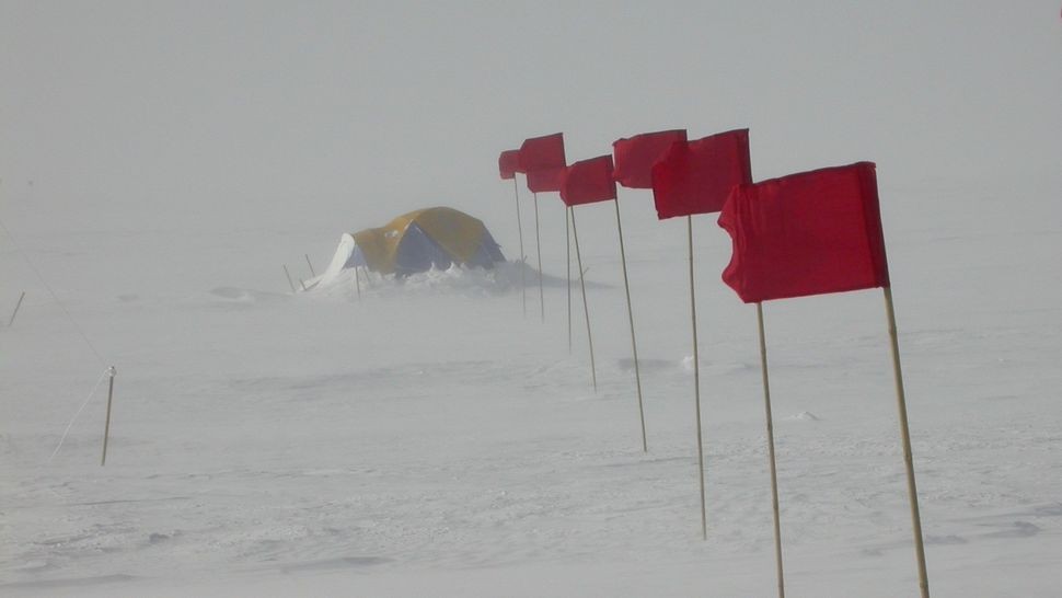 Cao nguyên Đông Nam Cực là nơi lạnh nhất trên Trái đất. (Ảnh: Ted Scambos, NSIDC/Đại học Colorado-Boulder) Cao nguyên Đông Nam Cực là nơi lạnh nhất trên Trái đất. (Ảnh: Ted Scambos, NSIDC/Đại học Colorado-Boulder)