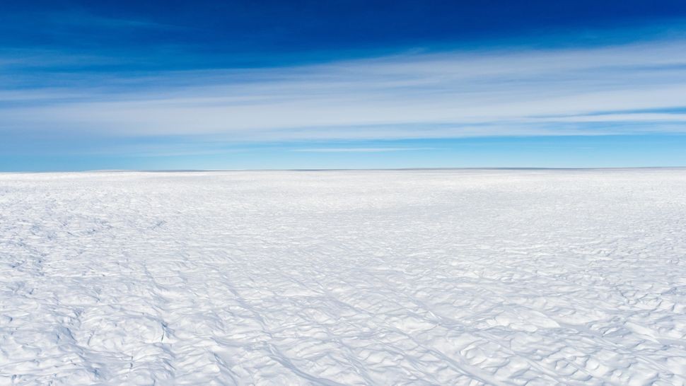 Đồng bằng dải băng Greenland rộng lớn vào một ngày quang đãng (Ảnh: Jason Edwards/Getty Images) Đồng bằng dải băng Greenland rộng lớn vào một ngày quang đãng (Ảnh: Jason Edwards/Getty Images)