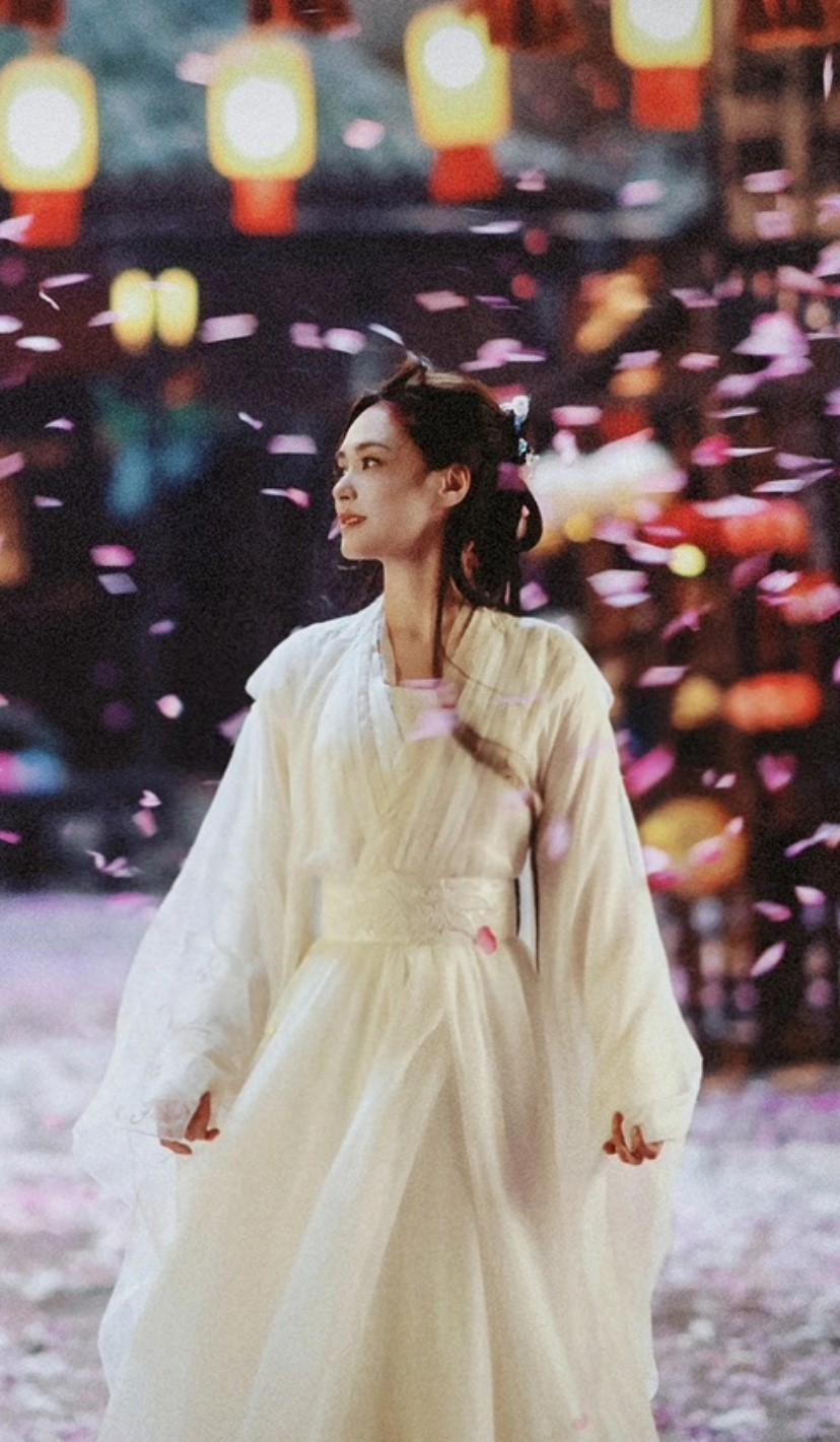 Tạo hình của Chung Hân Đồng trong vai cameo của 'Vĩnh Dạ Tinh Hà' (Ngu Thư Hân, Đinh Vũ Hề đóng chính).