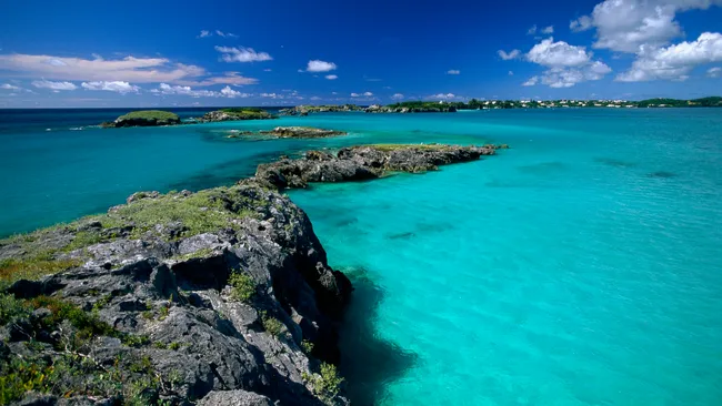 Các nhà nghiên cứu đã phân tích dữ liệu có giá trị trong 40 năm ở Biển Sargasso ngoài khơi Bermuda và nhận thấy nước biển hiện nóng hơn và có tính axit cao nhất trong bất kỳ thời điểm nào được ghi lại trong lịch sử. (Ảnh: Alison Wright / Getty Images) Các nhà nghiên cứu đã phân tích dữ liệu có giá trị trong 40 năm ở Biển Sargasso ngoài khơi Bermuda và nhận thấy nước biển hiện nóng hơn và có tính axit cao nhất trong bất kỳ thời điểm nào được ghi lại trong lịch sử. (Ảnh: Alison Wright / Getty Images)