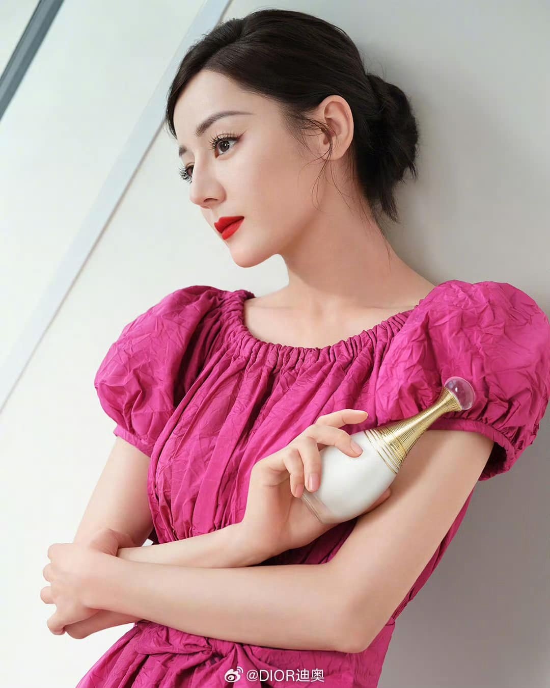 Địch Lệ Nhiệt Ba có một năm không mấy thành công, danh tiếng tụt giảm đáng báo động khi chỉ xếp thứ 20