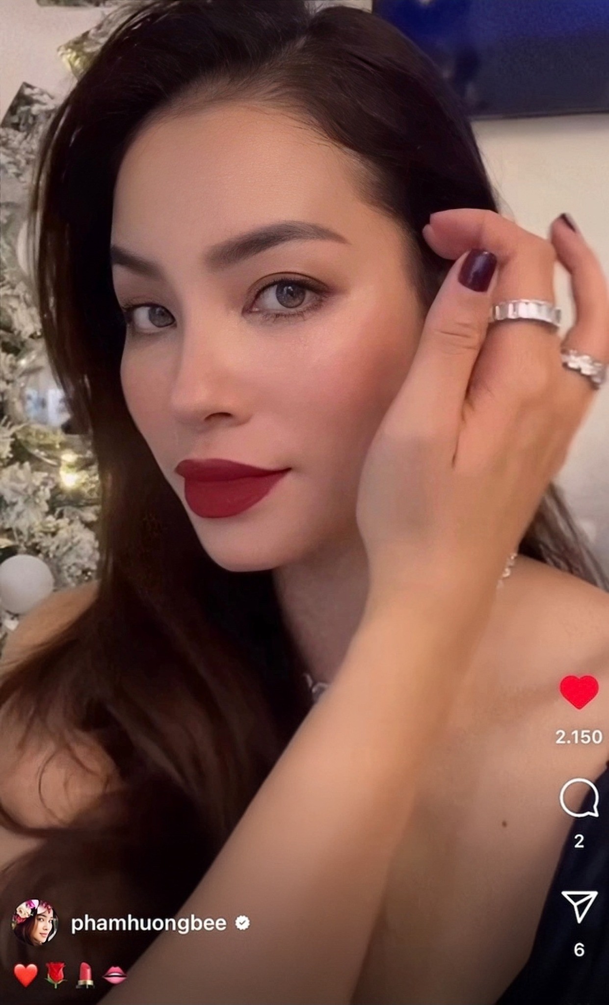 Phạm Hương 'flex' bộ trang sức kim cương sang chảnh do ông xã tặng