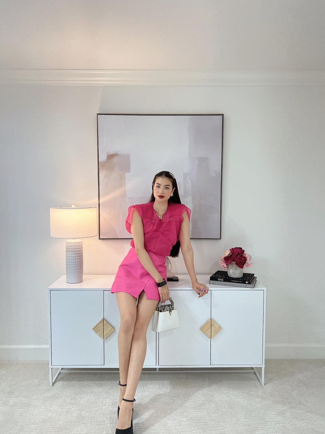 Phạm Hương khéo 'flex' bộ trang sức đắt tiền từ ông xã đại gia khiến dân mạng trầm trồ - Ảnh 2