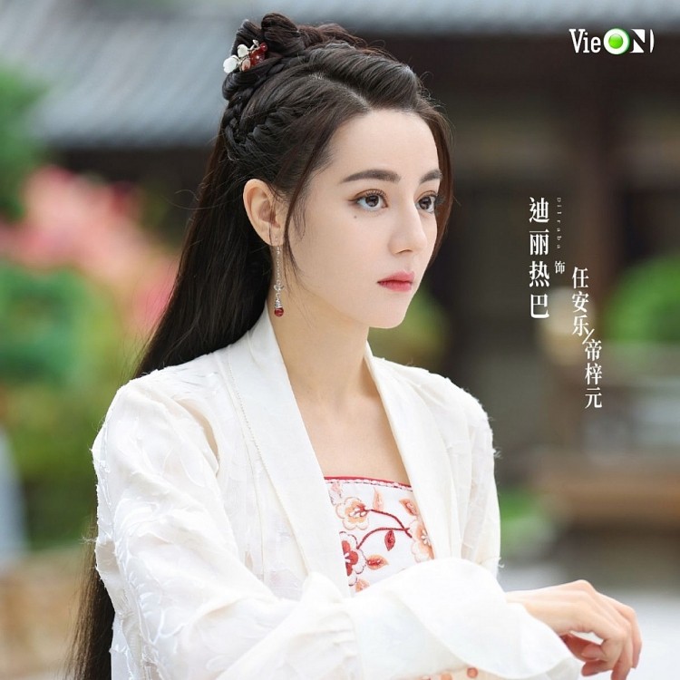 Tình trạng đáng báo động của Địch Lệ Nhiệt Ba: Nhan sắc 'trồi sụt', diễn xuất thảm họa, thiếu tác phẩm tiêu biểu - Ảnh 2