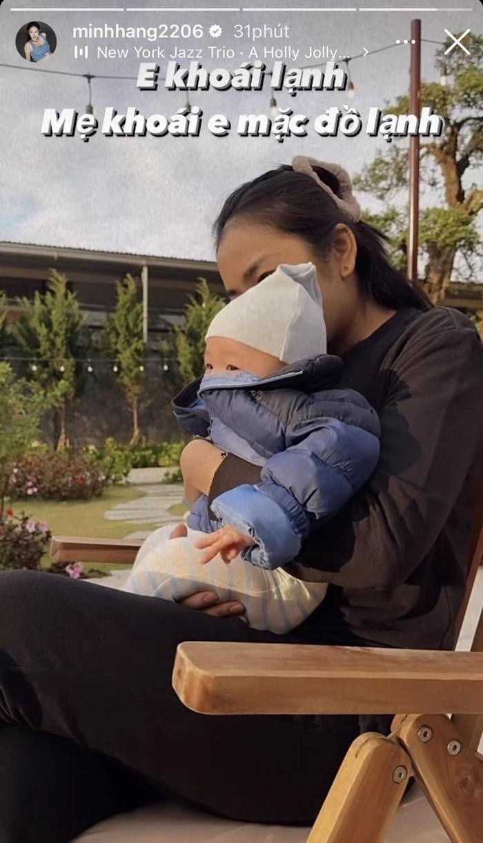 Bé Mỡ nhà Minh Hằng thích thú trong thời tiết lạnh Bé Mỡ nhà Minh Hằng thích thú trong thời tiết lạnh