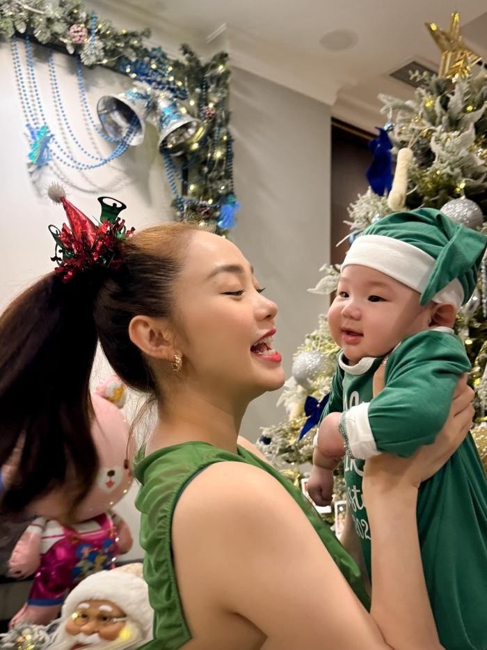 Diện mạo điển trai, đáng yêu của quý tử nhà Minh Hằng. Diện mạo điển trai, đáng yêu của quý tử nhà Minh Hằng.