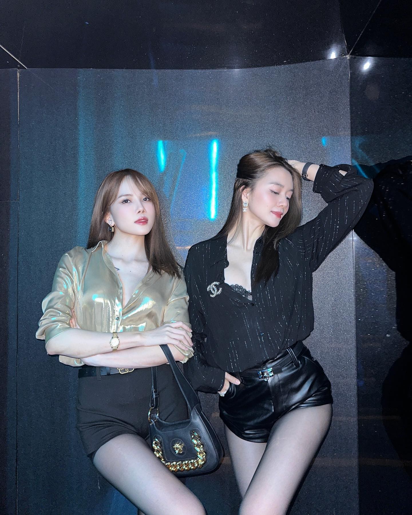 Người cạo gió cho Thiều Bảo Trâm chính là chị gái Thiều Bảo Trang