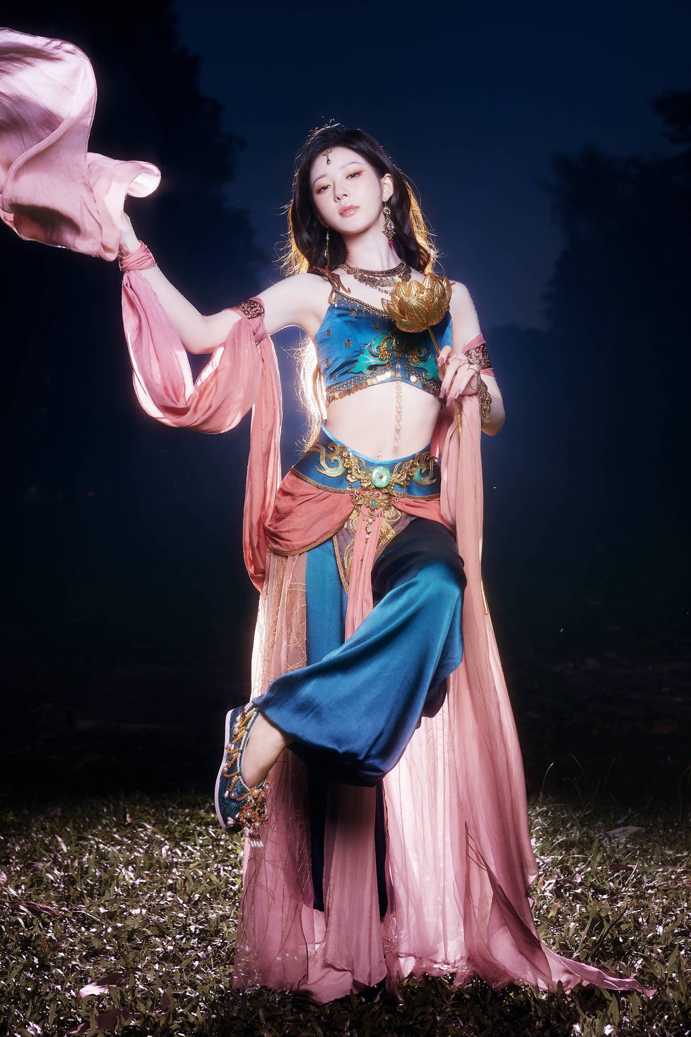 Tạo hình đôn hoàng của Triệu Lộ Tư trong đêm hội cuối năm của đài Hồ Nam được dân mạng ví von xinh đẹp tựa thần nữ.