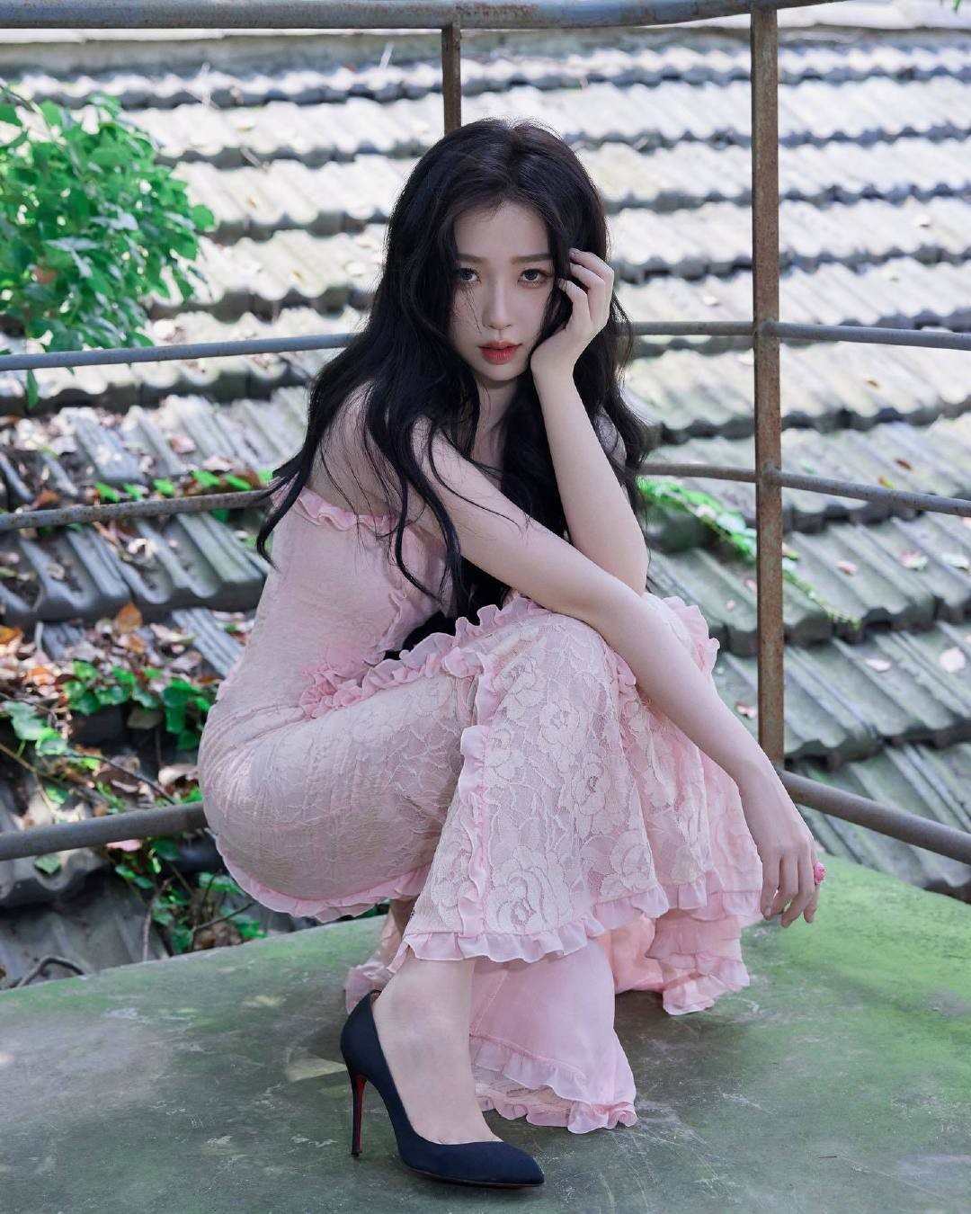 Nghi vấn Ngu Thư Hân bị xóa suất diễn trong phim điện ảnh 'Phi Thành Vật Nhiễu 3'. Trước đó, đạo diễn Phùng Tiểu Cương khen rất nhiều về năng lực đọc thoại của Ngu Thư Hân rất mạnh, tuy nhiên khi lên phim lại bị xóa mất.