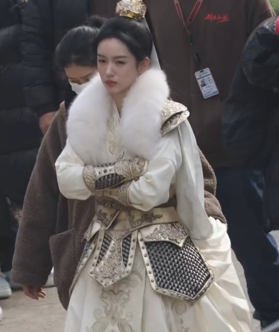 Tạo hình mới của Châu Dã trong 'Cẩm Nguyệt Như Ca'.