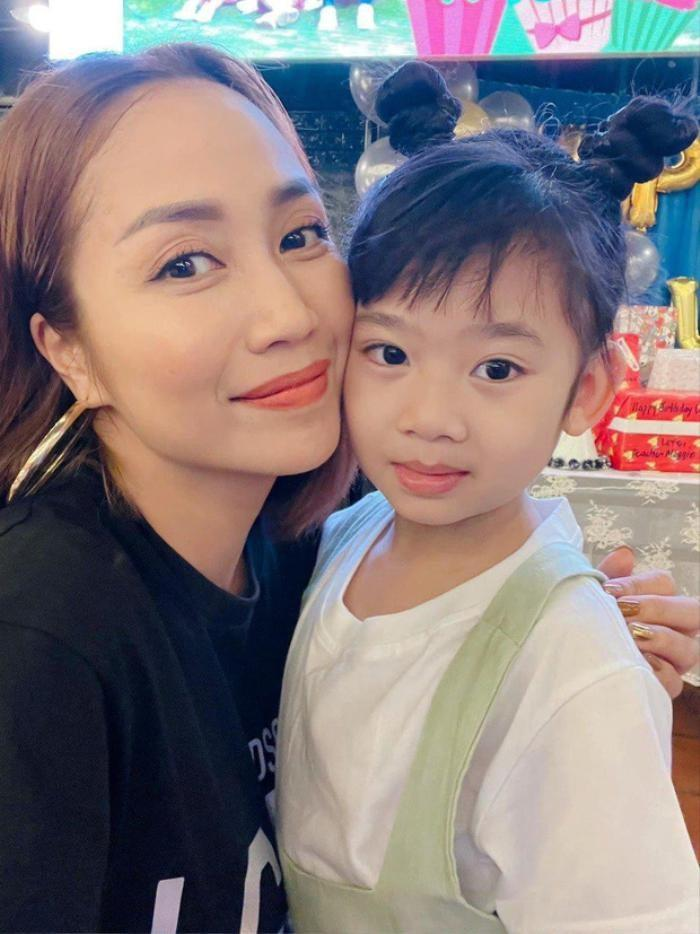 Ốc Thanh Vân và bé Lavie - con gái cố nghệ sĩ Mai Phương Ốc Thanh Vân và bé Lavie - con gái cố nghệ sĩ Mai Phương