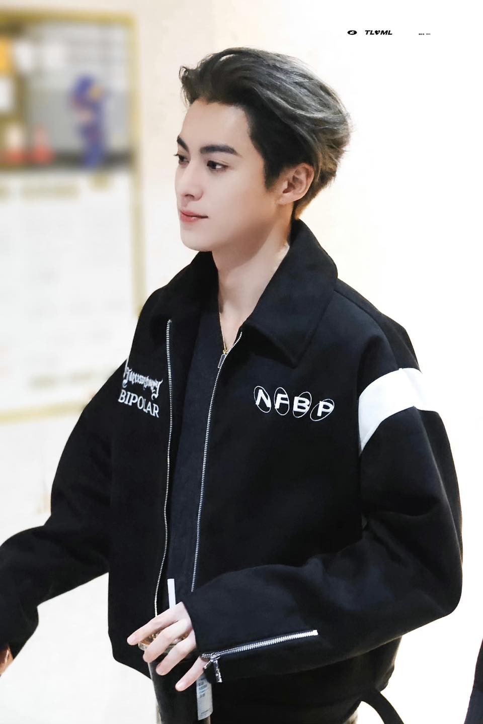 Vương Hạc Đệ đổi màu tóc sang xám khỏi gây bão Weibo