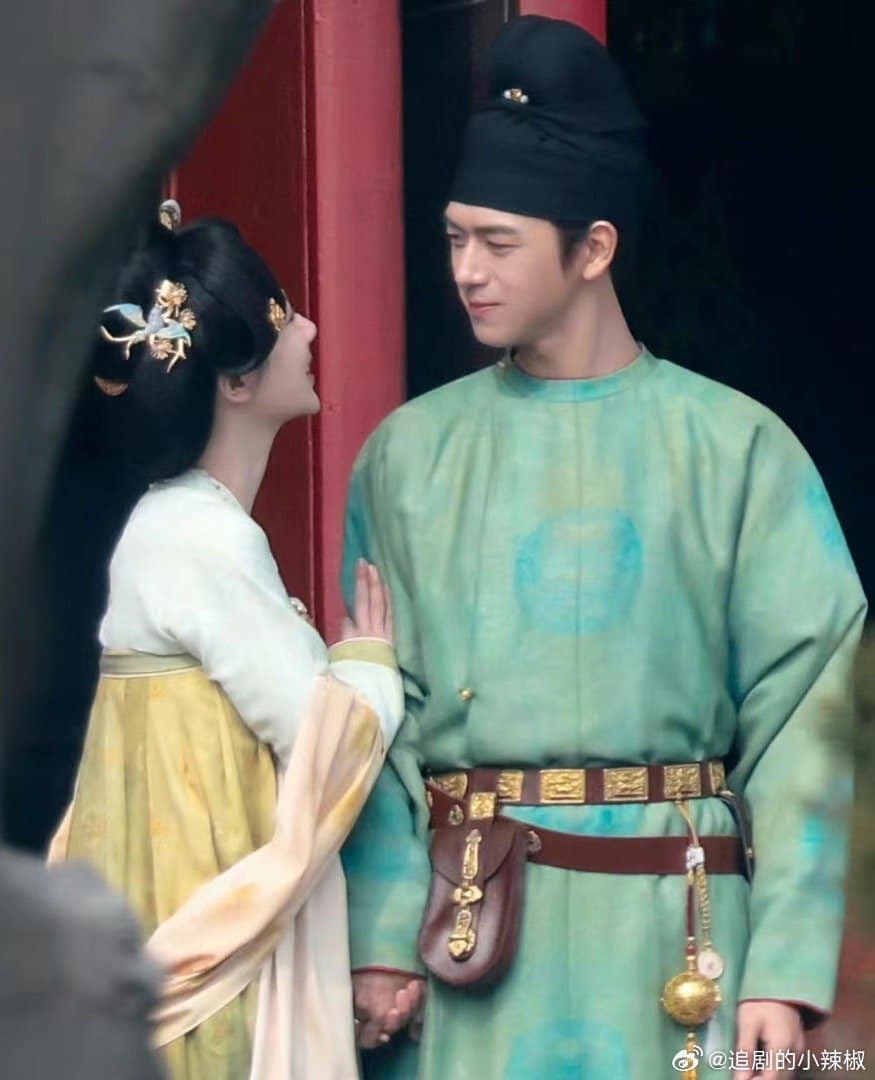 Hé lộ một phân cảnh ngọt ngào của cặp đôi Dương Tử - Lý Hiện trên phim trường 'Quốc Sắc Phương Hoa'.