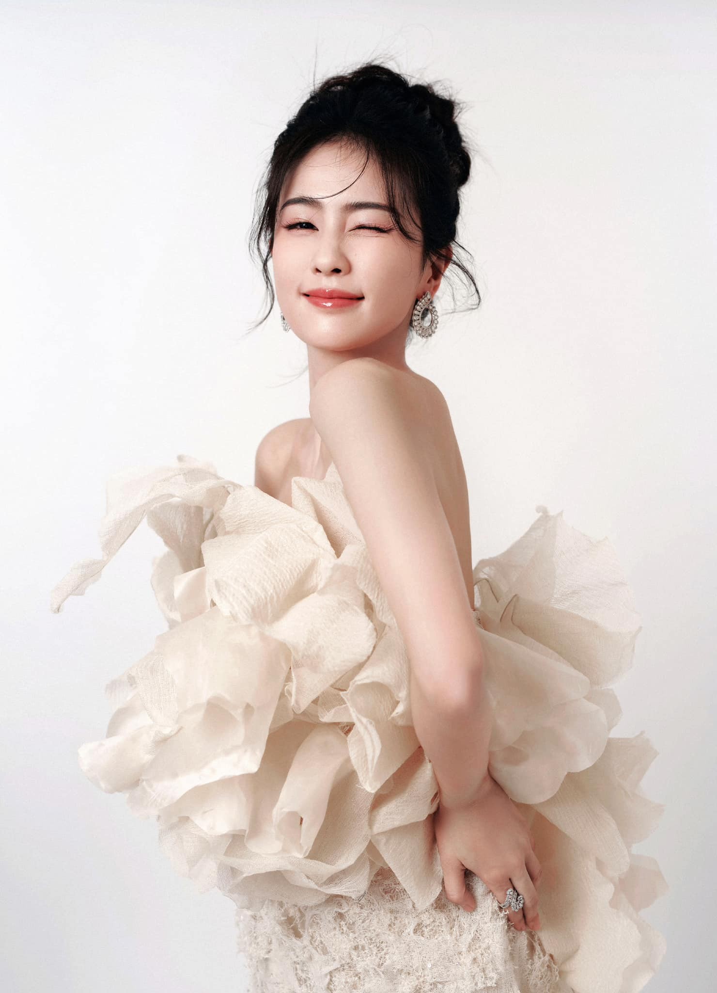 Bạch Lộc 'chốt sổ' top 5 diễn viên Hoa ngữ được tìm kiếm nhiều nhất trên Google 2023