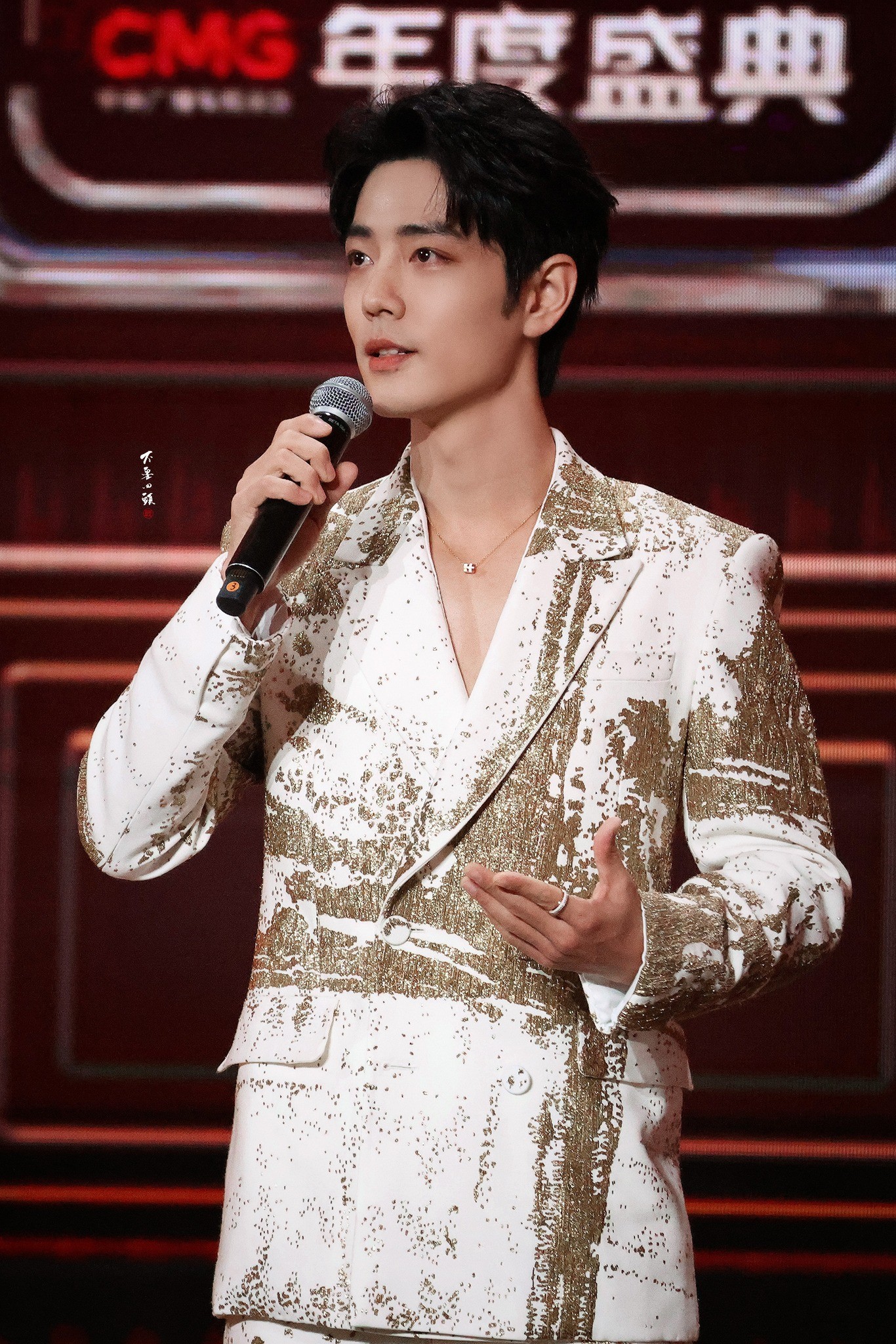 Tiêu Chiến điển trai tại Lế trao giải thường niên phim truyền hình Trung Quốc lần thứ 2 do CCTV tổ chức 