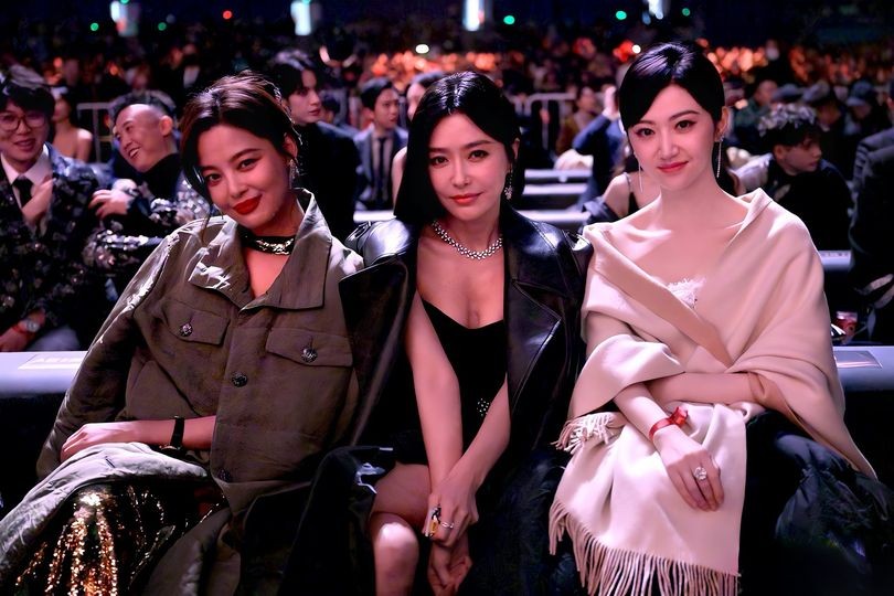 Hội chị đẹp 'slay' Tân Chỉ Lôi, Tần Lam, Cảnh Điềm tại Đêm hội Weibo.