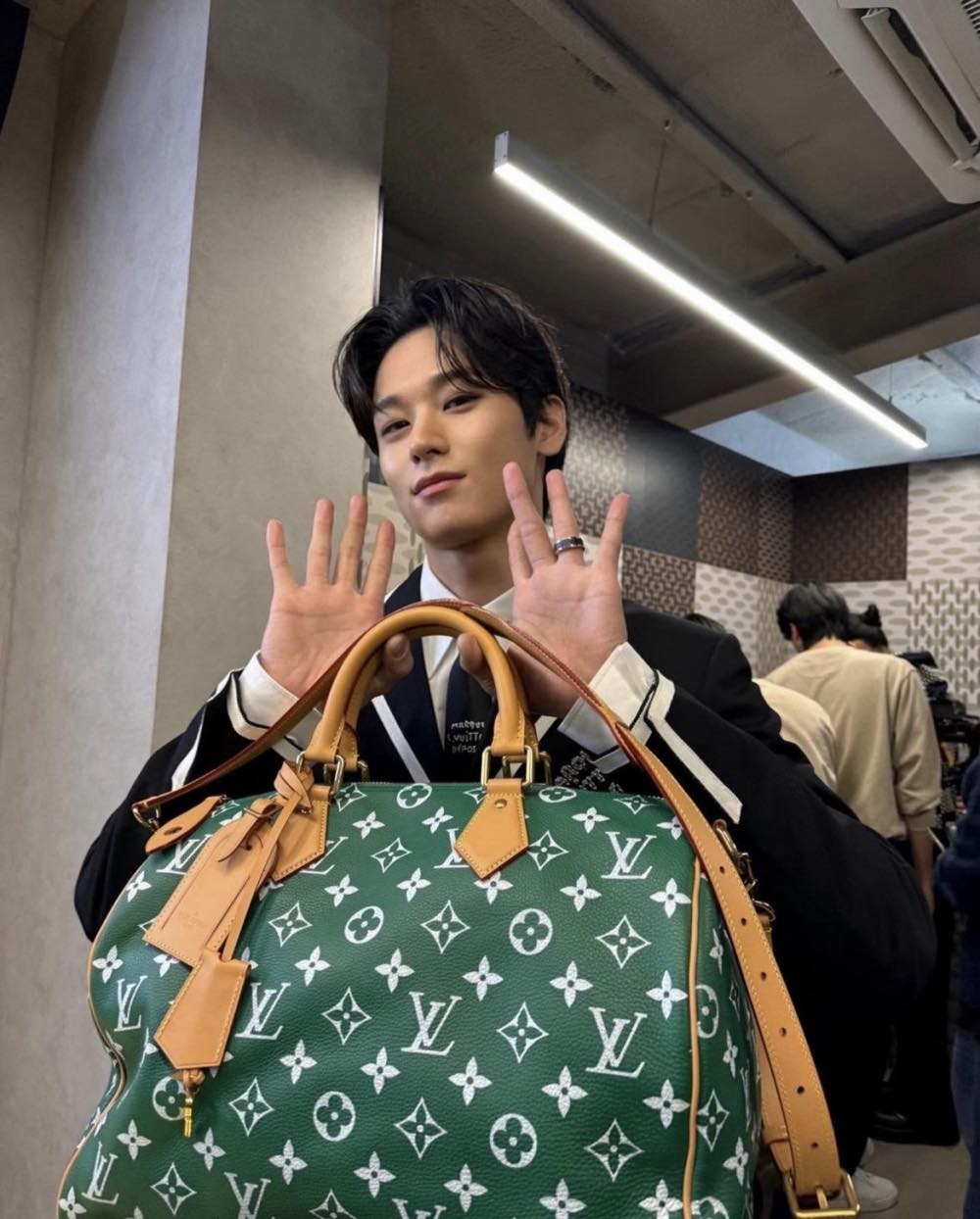 Juyeon gần đây bắt đầu chơi với nhóm bạn mới đều là người mẫu, tình cờ họ đều là bạn của Jennie. Cả hai đều thân với Lee Joo Hyung (twozoobrother). Lee Joo Hyung và Juyeon cũng cùng nhau tham dự sự kiện của Louis Vuitton.