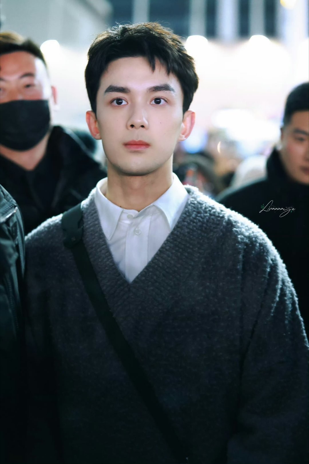 Ngô Lỗi tại sân bay đi Paris tham gia xem show thời trang nam thuộc khuôn khổ Tuần lễ Thời trang Paris