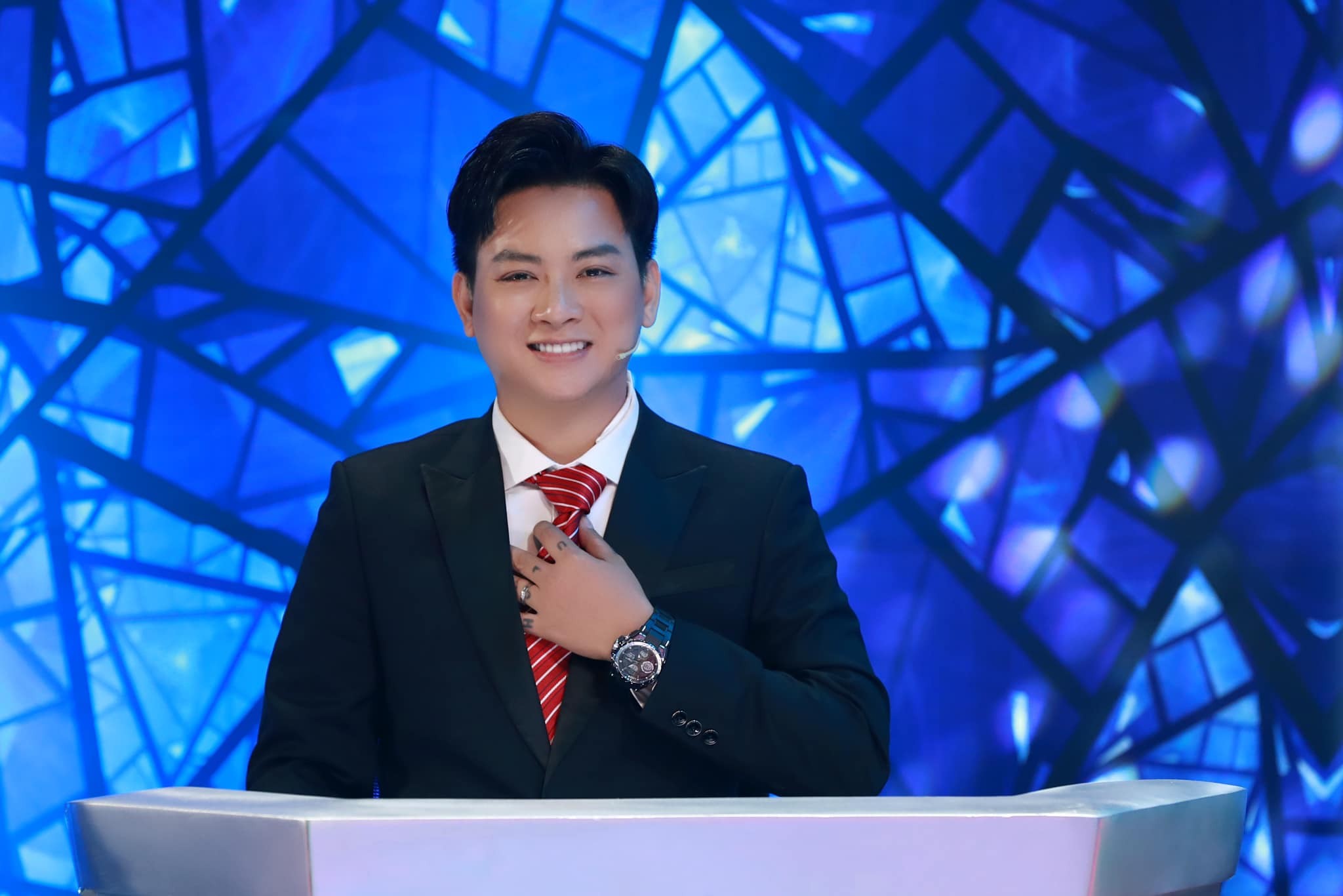 Visual của Hoài Lâm thời gian gần đây ngày càng thăng hạng nhờ giảm cân