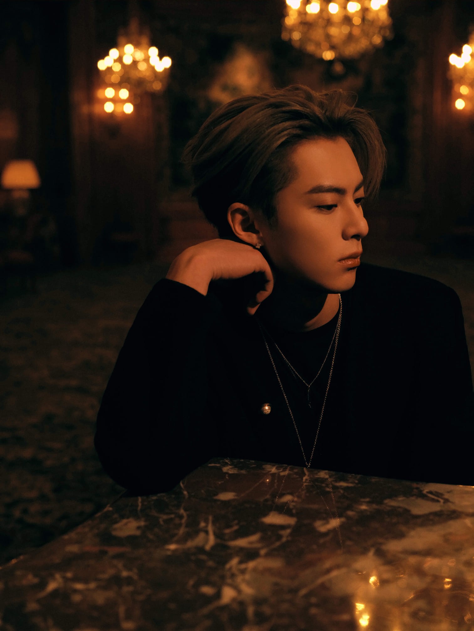 Ngoài show thời trang nam thu đông lần thứ 24 của LV, Vương Hạc Đệ còn được mời tham dự hoạt động quảng bá trang sức nam Les Gastons Vuitton, khoác lên người trang phục nam xuân hè 2024.