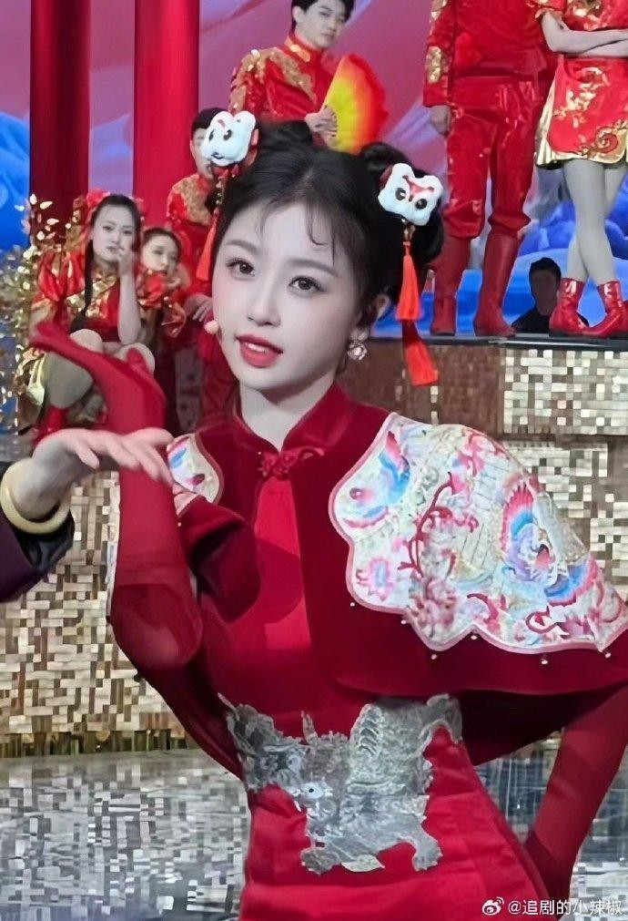 Tạo hình của Ngu Thư Hân ghi hình cho Xuân Vãn Bắc Kinh