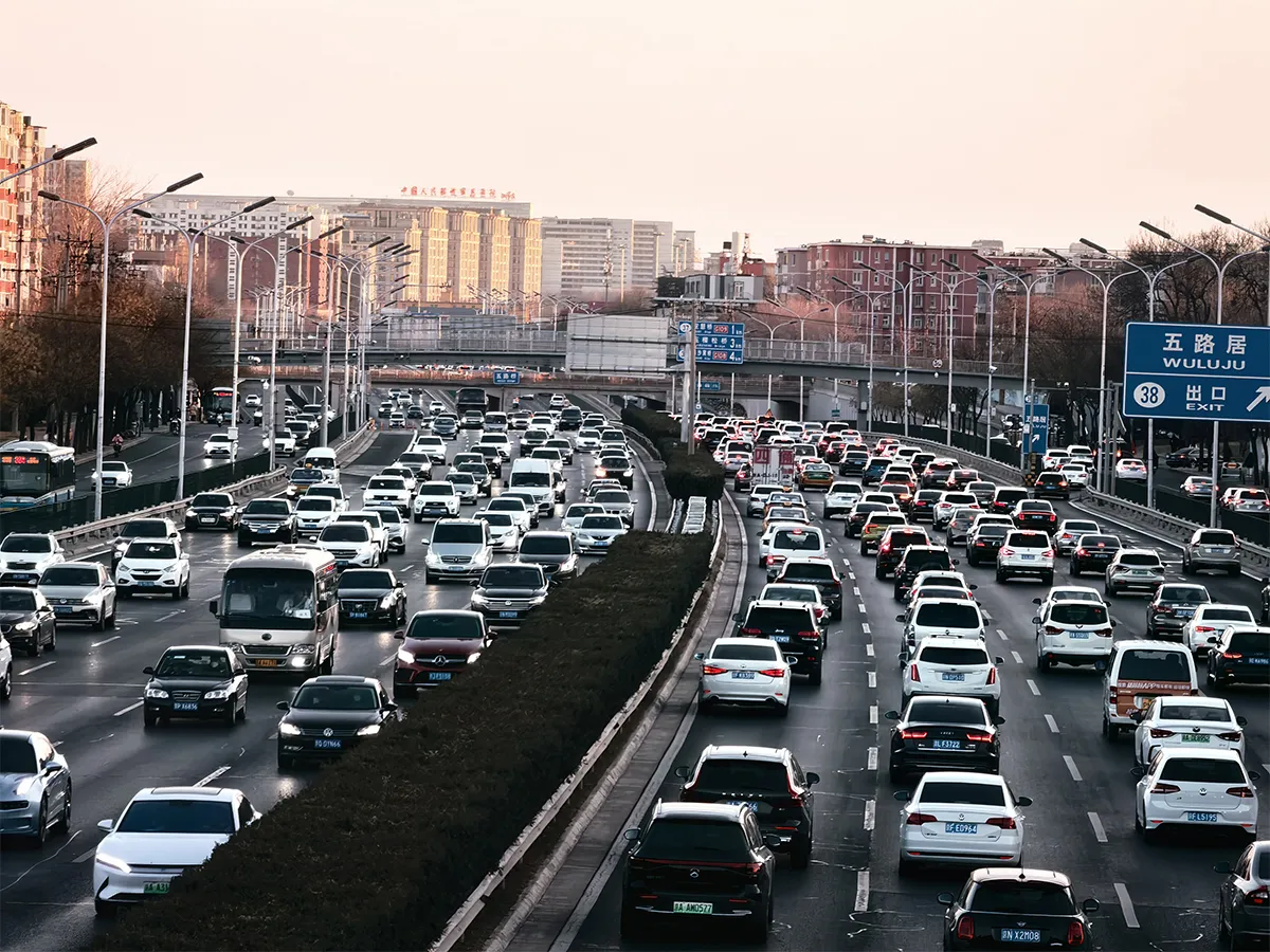 Giao thông trên Đường vành đai 4 phía Tây ở Bắc Kinh, Trung Quốc, ngày 1 tháng 2 năm 2023. Ảnh: CFOTO/Nhà xuất bản Tương lai/ Getty