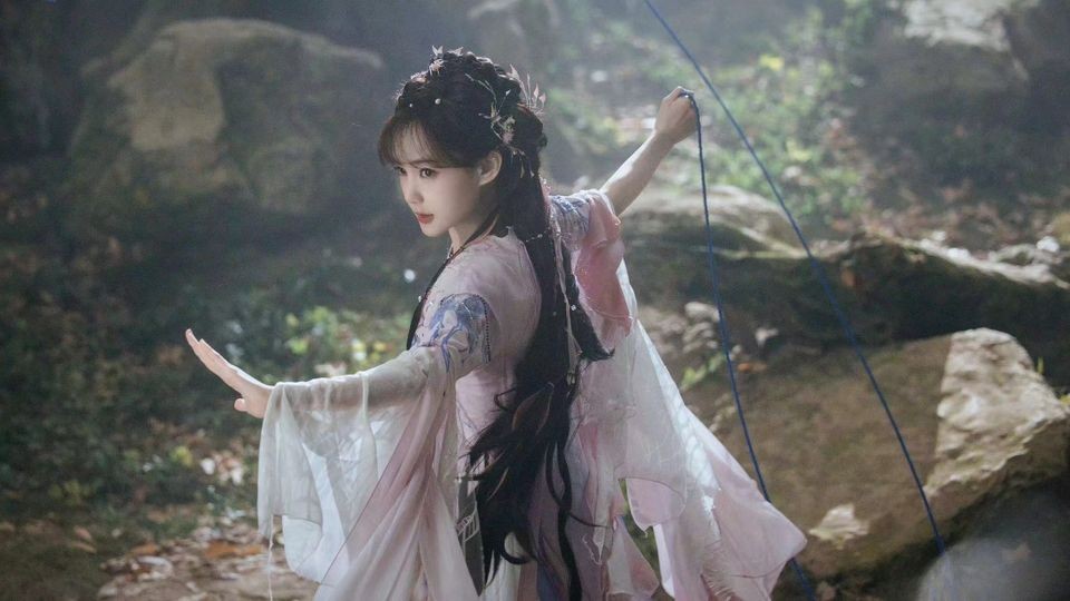 NSX Vương Nhất Hủ cũng đăng ảnh HD mới của Lý Nhất Đồng (vai Thanh Đồng) trên phim trường “Hồ Yêu Tiểu Hồng Nương - Vương Quyền”