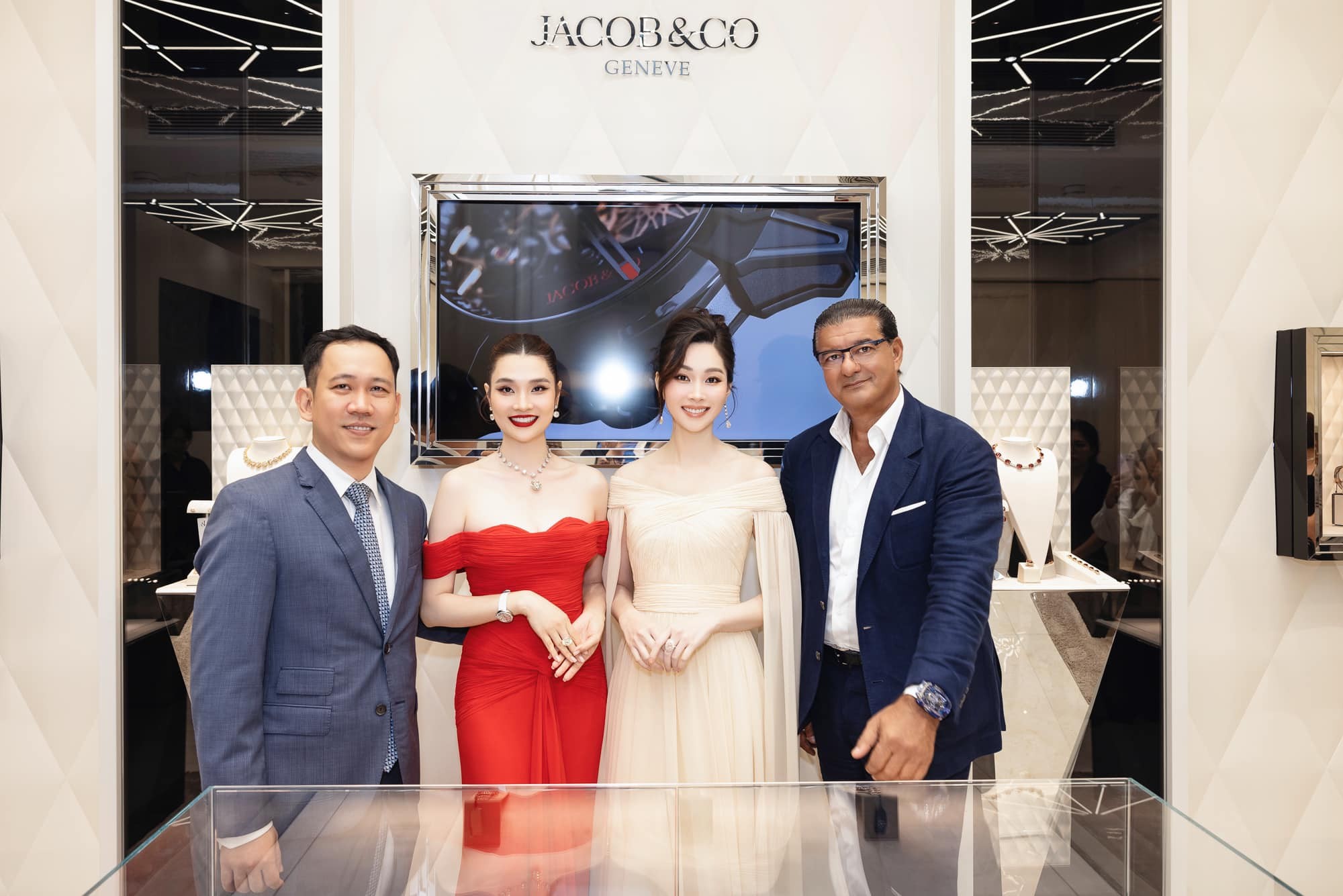 Đây là lần hiếm hoi Đặng thu Thảo công khai xuất hiện tại sự kiện sau khi kết hôn