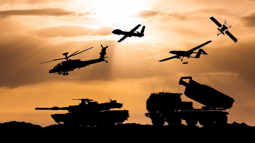 Chiến tranh hạt nhân và cuộc chạy đua vũ trang toàn cầu là những mối đe dọa bổ sung đối với loài người. (Ảnh: Anton Petrus / Getty Images)