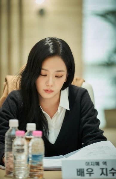 Jisoo đảm nhận vai Lee Ji Hye Jisoo đảm nhận vai Lee Ji Hye