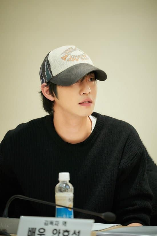 Ahn Hyo Seop vào vai Kim Dok Ja Ahn Hyo Seop vào vai Kim Dok Ja