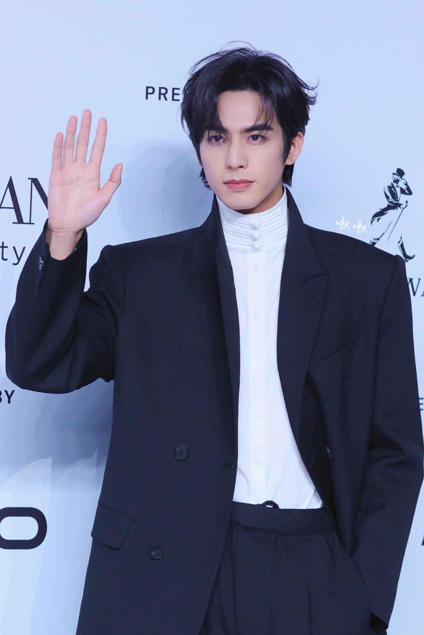 Tống Uy Long dẫn đầu BXH visual tiểu sinh lứa 95