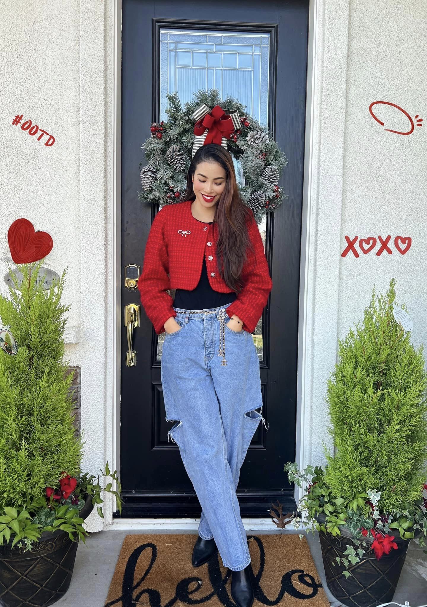 Hoa hậu Phạm Hương mặc áo dài khoe visual cực 'keo', đeo trang sức sang chảnh đón Tết ở trời Tây - Ảnh 2